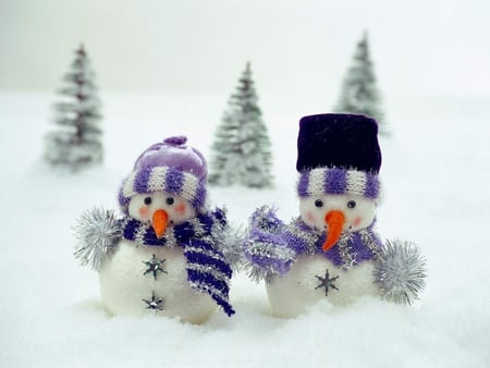 Snowmen - snowmen, winter, ball, balls, photography, snow, garland, holidays, lovely, christmas, new year, red, cute, candles, decorations