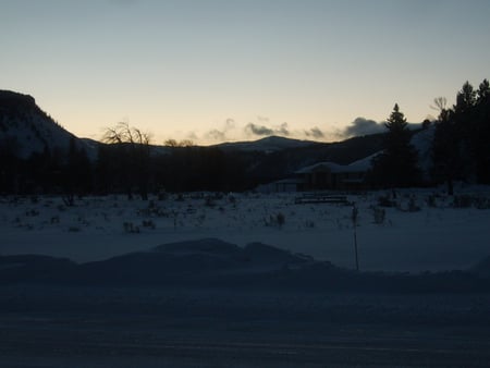 Sunrise-Yellowstone - mountains, yellowstone, sunrise, clouds