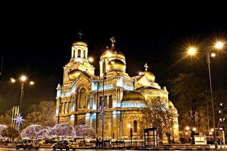 Varna cathedral - cathedral, pillars, decorated trees, winter, streets, lights, towers, beauty