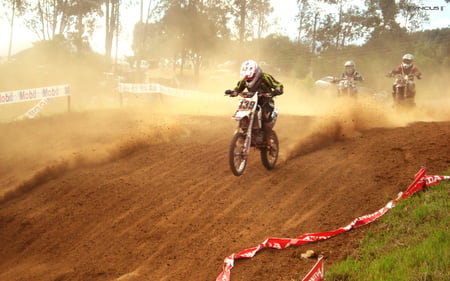 Over the hills and through the woods - dirt, bikes, men, race