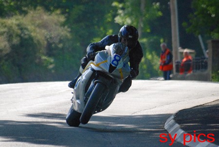 GUY MARTIN 22nd mile stone - i o m tt 2010, 22nd mile stone, guy martin, honda