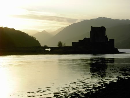 Highlands Silhouette - sky, silhouette, castle, mountains, loch