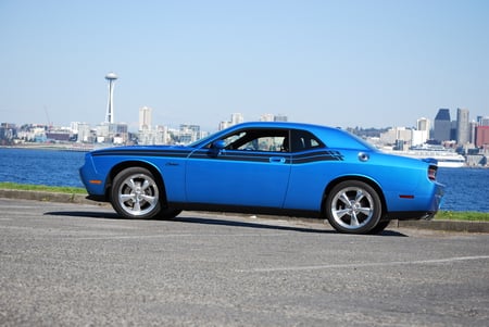 Challenger and Seattle Skyline - challenger, classic, seattle, dodge, rt