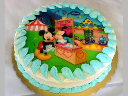 Mickey-Kissing-Booth - picture, design, beautiful, mickey, cake, kissing-booth