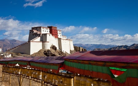 Shigatse Fortress - clouds, skies, ancient, blue, beautiful, fortress, mountains, architecture