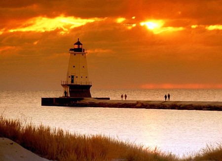 Ludington-North-Pierhead-Lighthouse