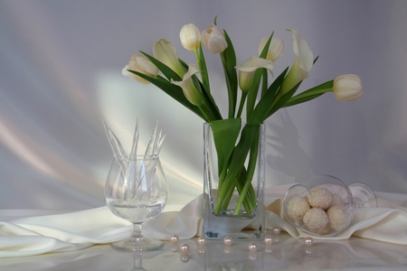 still life - pearls, nice, photography, tulips, bouquet, still life, white, balls, cool, calla, harmony, ice, vase, cake, beautiful, tulip, flowers, photo, flower