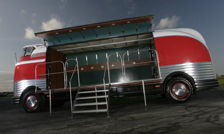 1950 GM FuturLiner - motors, parade, general, bus, futurliner, gm