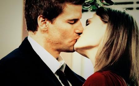 Bones & Both Kiss - emily, kiss, david, bones