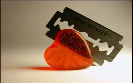 Cuts Like A Razor - love, abstract, 3d, heart, razor, cuts