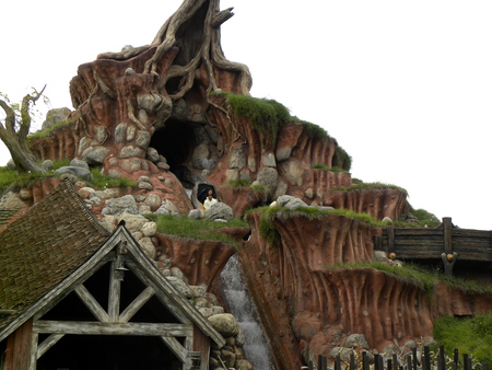 Splash Mountain - disneyland, splash mountain, log ride, mountain