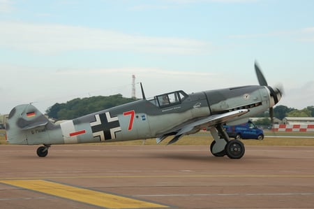 Hispano HA-1112 - spain, german, hispano, messerschmitt, fighter, luftwaffe