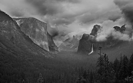 Tunnel View B&W - mountains, valley, beautiful, waterfall, panorama, forests, clouds, nature, shrouded