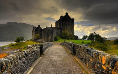 EILEAN DONAN CASTLE AT DUSK