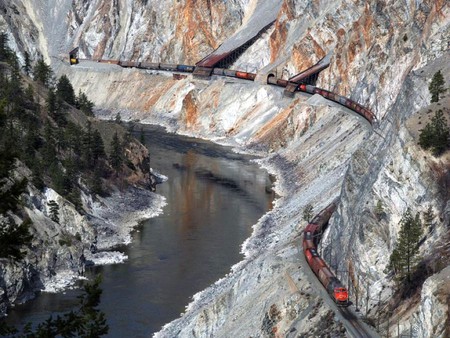 Train in Mountains - train, picture, cool, in mountains, long