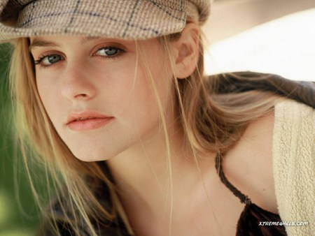 alicia-silverstone - face, lady, people, hat, models, female, eyes