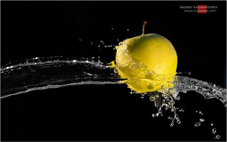 Yellow Apple - splashing, yellow, water, apple