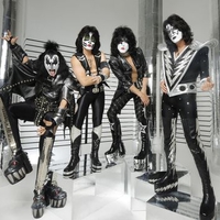 Gene Simmons,Paul Stanley, Peter Chris,Ace Freley