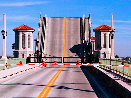 Bridge Of Lions - gates, signals, road-river crossing, drawbridge