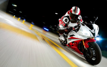 Race - speed, road, yamaha, bike, style, fast, 2007, wide, action, race