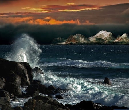 Heavy Sea - sky, clouds, water, sea, foam, rocks