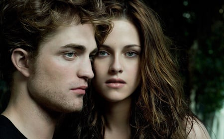 Robert Pattinson / Kristen Stewart - kristen stewart, robert pattinson, actresses, people, bella swan, edward cullen, entertainment, actors, beautiful, twilight, movies, celebrity