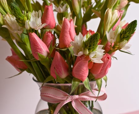 Bouquet - vase, elegantly, roses, beautiful, photography, photo, cool, flower, pink, bouquet, harmony, flowers, rose, ribbon, nice, gently