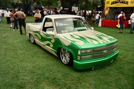 GREEN CHEVY - showtruck, chevy, pickup, green