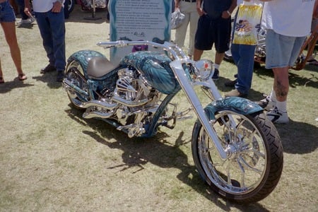 CUSTOM HARLEY - harley, outside, bike, hot, custom, davidson, show