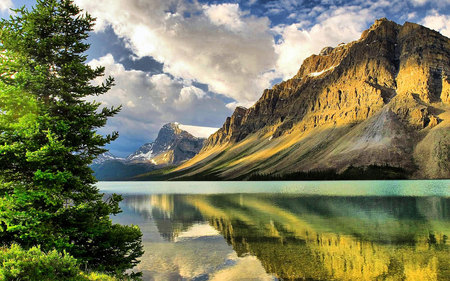 SUNNY MOUNTAIN LAKE - sky, lake, trees, mountain, forest, reflection, clouds, sunny