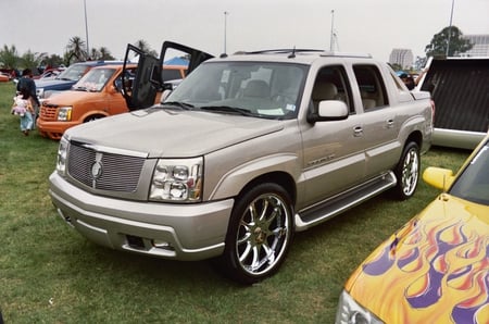 CADILLAC ESCALADE - clean, show, escalade, outside, cadillac