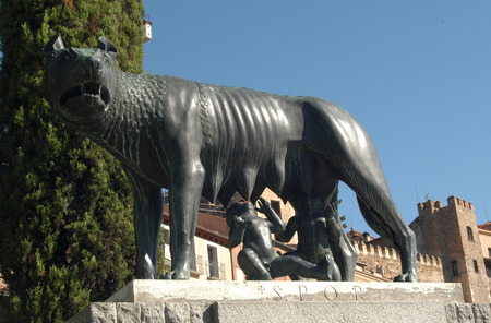 Rómulo y Remo - arquitecture, romulus and remus, wolf, fundation of rome, italy, roman mythology, monuments, rome