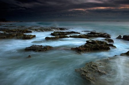 Rock Party, Perth - sky, water, mist, foam, rocks