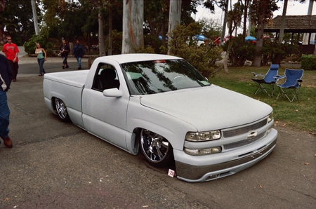 WHITE CHEVY PICKUP - pickup, lowered, white, show, custom, chevy, outside