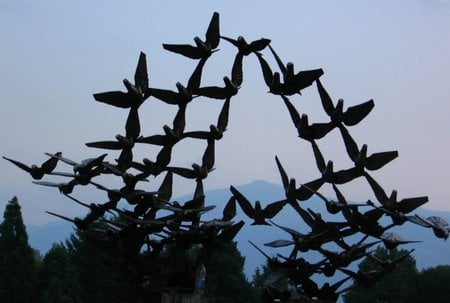 Dove Sculpture - birds, pigens, monument, photography, dove, sunsey, photo, architecture, sulpture, nature, twilight, bulgara, sky