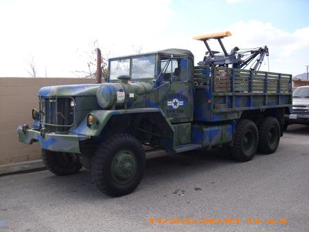 OLD ARMY TOW TRUCK - cool, tow, hot, duty, old, heavydutymoutside, army, military, truck, classic, heavy