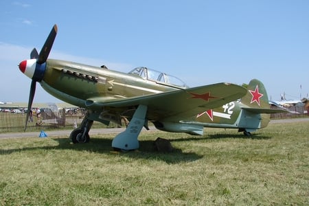 Yakovlev Yak-9 - fighter, russia, war, yak, russian, yak9, yakovlev, ww2, soviet