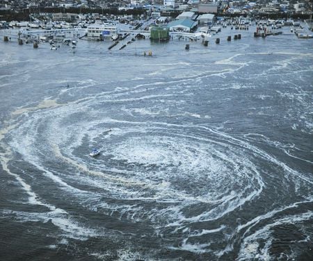 tsunami japan