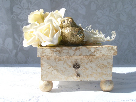 Nice Jewelry Box - white, nice, roses, accessoir, jewelrybox, photo, rose