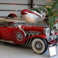 1932 Duesenberg and Beechcraft 18