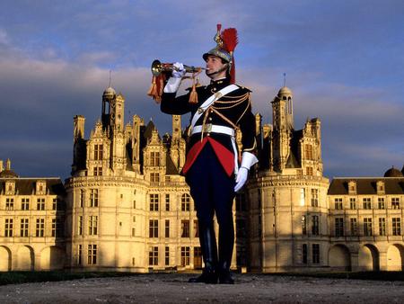 Chambord castle,France - soldier, building, image, wallpaper, monument, french, picture, chambord, france, man, castle, wall, big, architecture, uniform