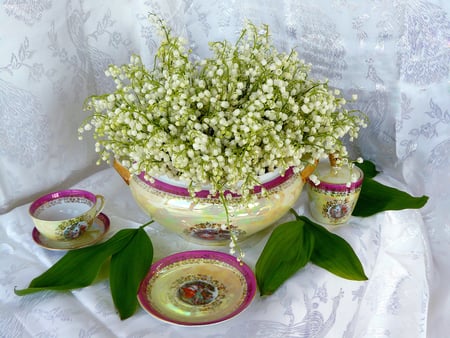 still life - nice, photography, bouquet, still life, white, cool, harmony, glass, silk, gentle, vase, beautiful, leaves, flowers, porcelain, photo, flower, elegantly