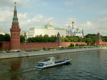 Kremlin - russia, moscow, gold, president, soviet union, administration, structure, style, residence, domes, traditional, building