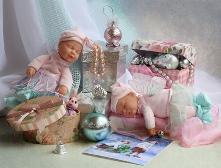 Still Life - pearls, toys, photography, still life, christmas, dolls, balls, box, pretty, beautiful, cute