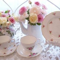 Flowers and porcelains