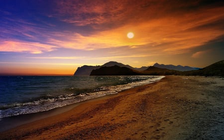 GOLDEN SUNSET - beach, dark, sun, shore, sand, sky, golden, sunset, mountain