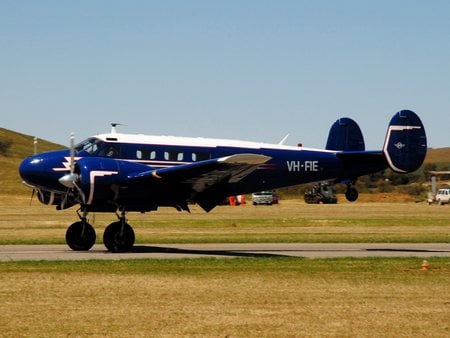 Beech 18 On Take Off - beech, twin, beechcraft, 18, engine, model