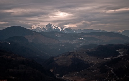 Valle de Tienbra - nature, valley, forests, mountain, cloudy, beautiful, dusk