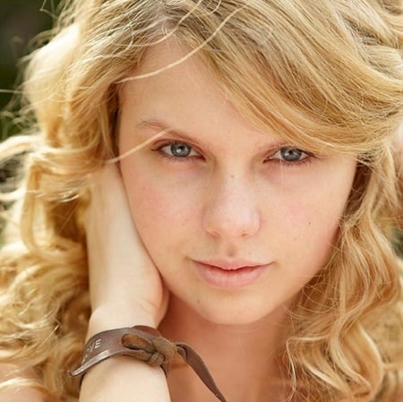 Taylor Swift - actress, sexy, people, musician, female, beautiful, song-writer, singer