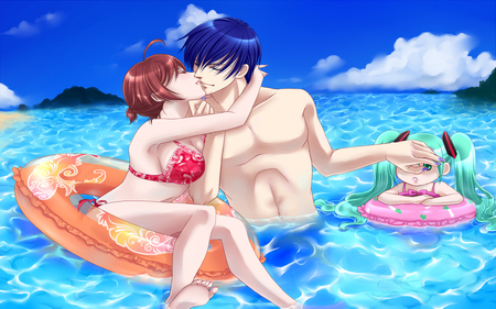 Miku peek Kaito kiss Meiko - hatsune miku, beach, sky, water, meiko, summer, kaito, miku hatsune, eyes closed, kiss, cloud, vocaloid, swim suit, miku, peek, cute